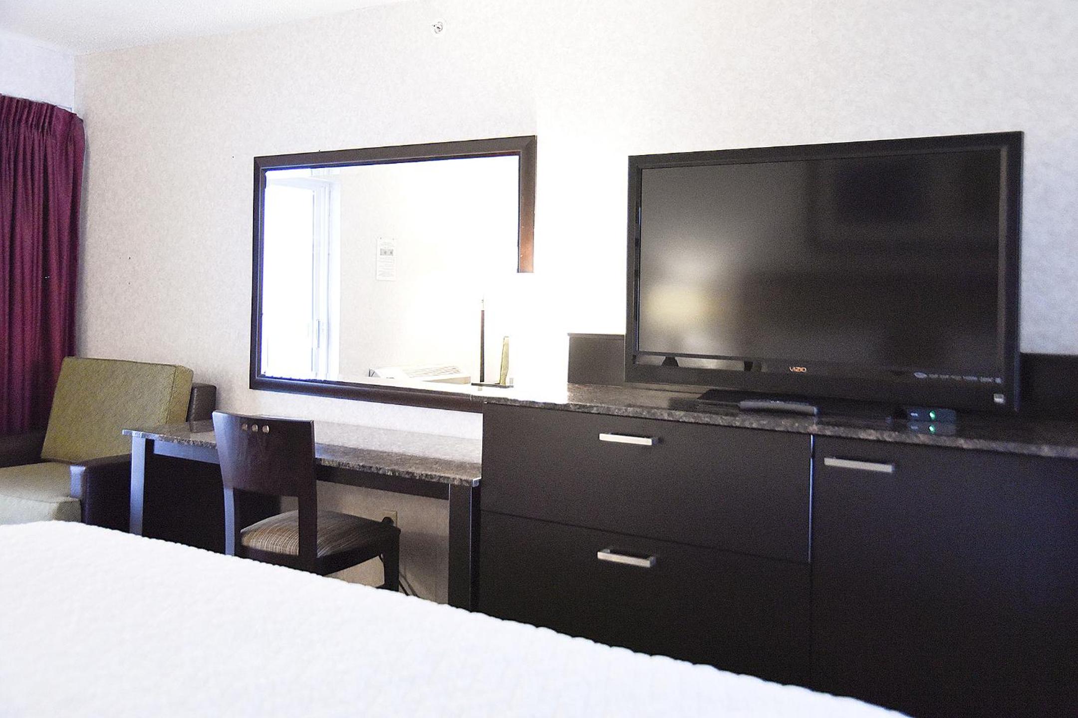 Argo Inn and Suites - Property Image 12