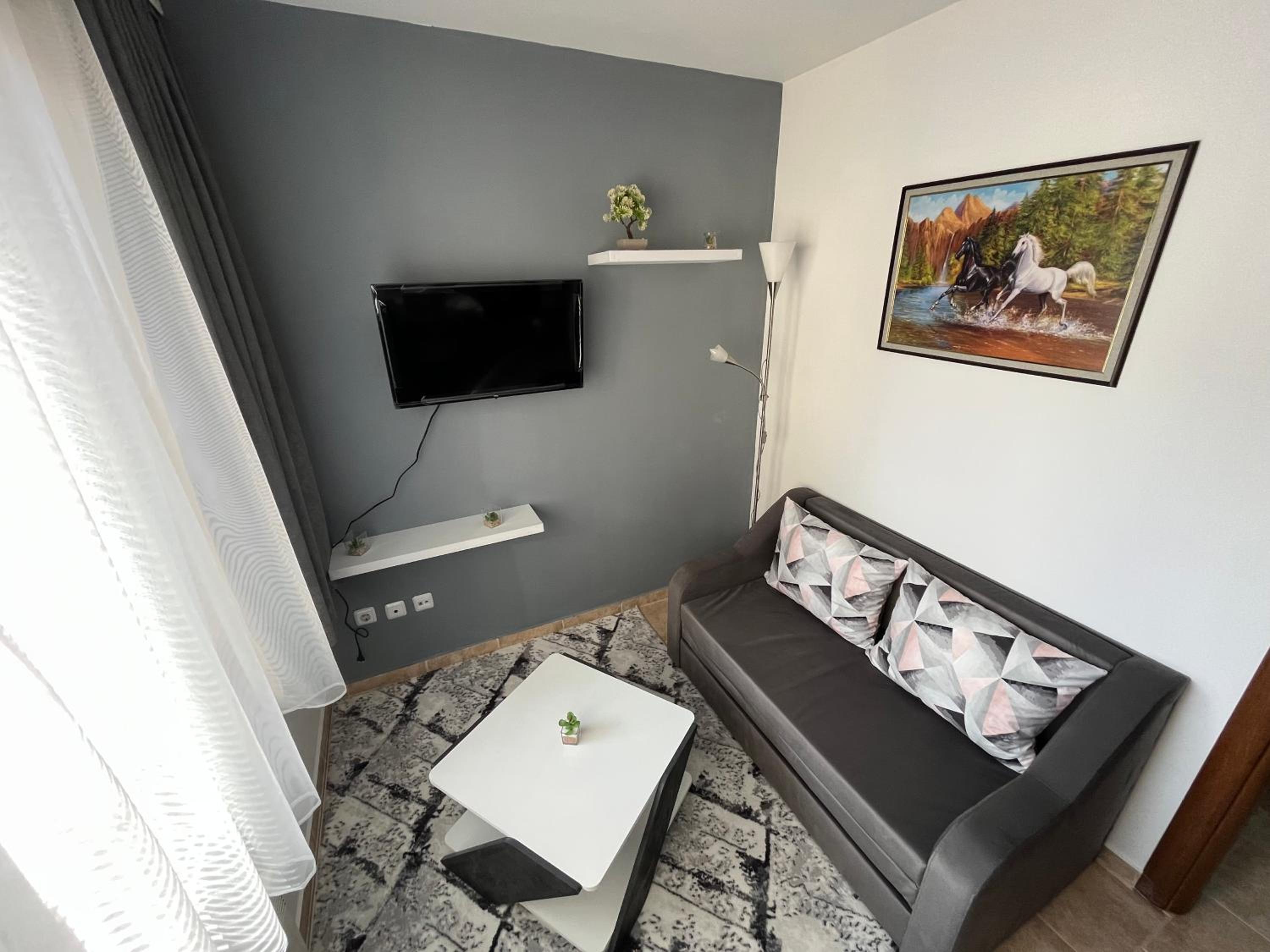 MH Apartments - Cozy & Quality One Bedroom