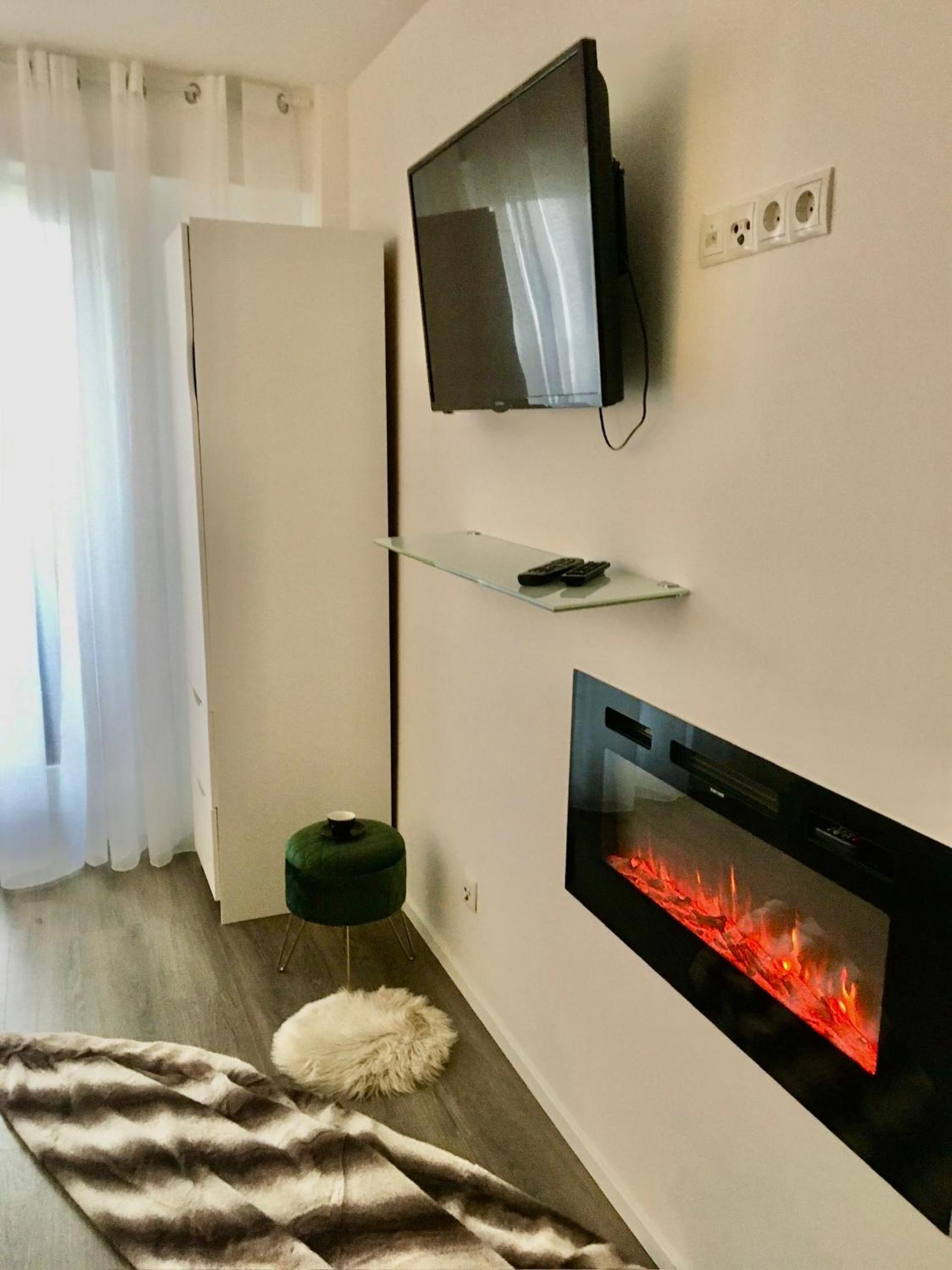 Schönwaldsrotkäppchen mit Pool, Sauna, Elektrokamin