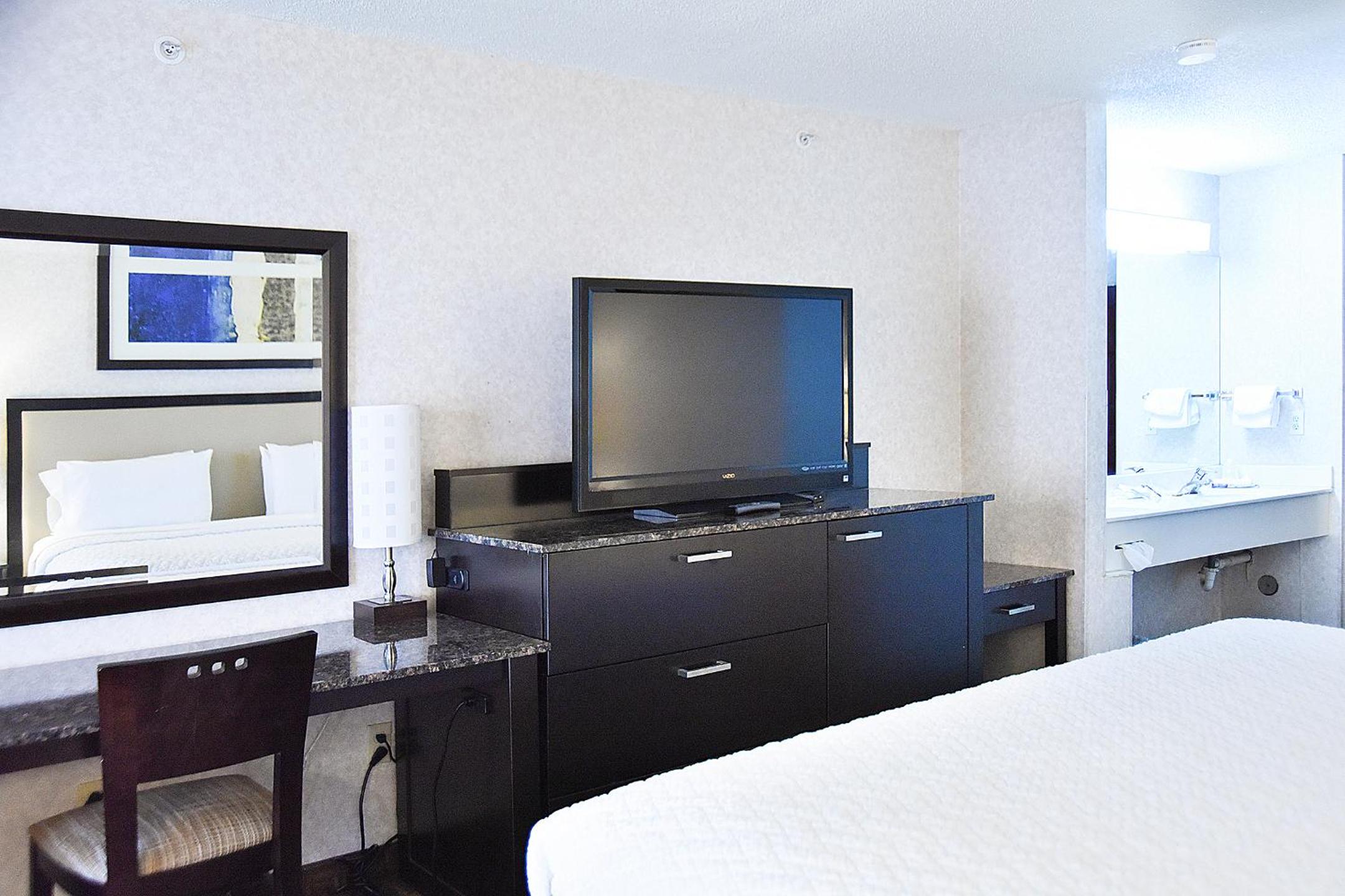 Argo Inn and Suites - Property Image 13