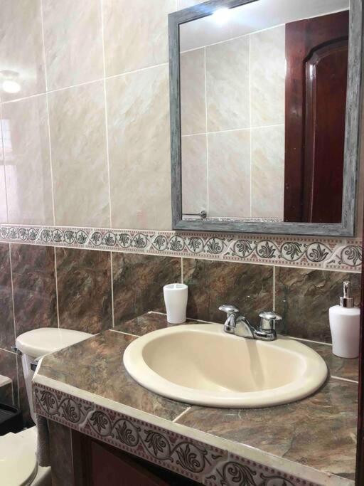 Apartamento Tranquilo y Espacioso cerca de Quito