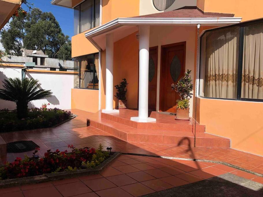 Apartamento Tranquilo y Espacioso cerca de Quito