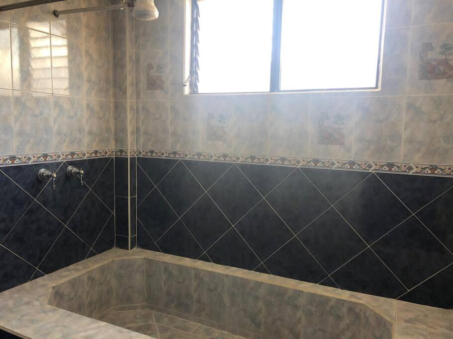 Apartamento Tranquilo y Espacioso cerca de Quito