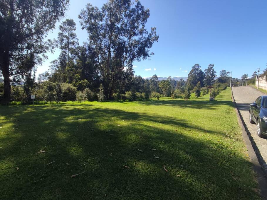 Apartamento Tranquilo y Espacioso cerca de Quito