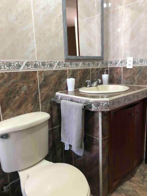 Apartamento Tranquilo y Espacioso cerca de Quito