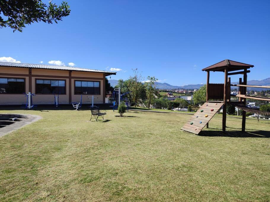 Apartamento Tranquilo y Espacioso cerca de Quito