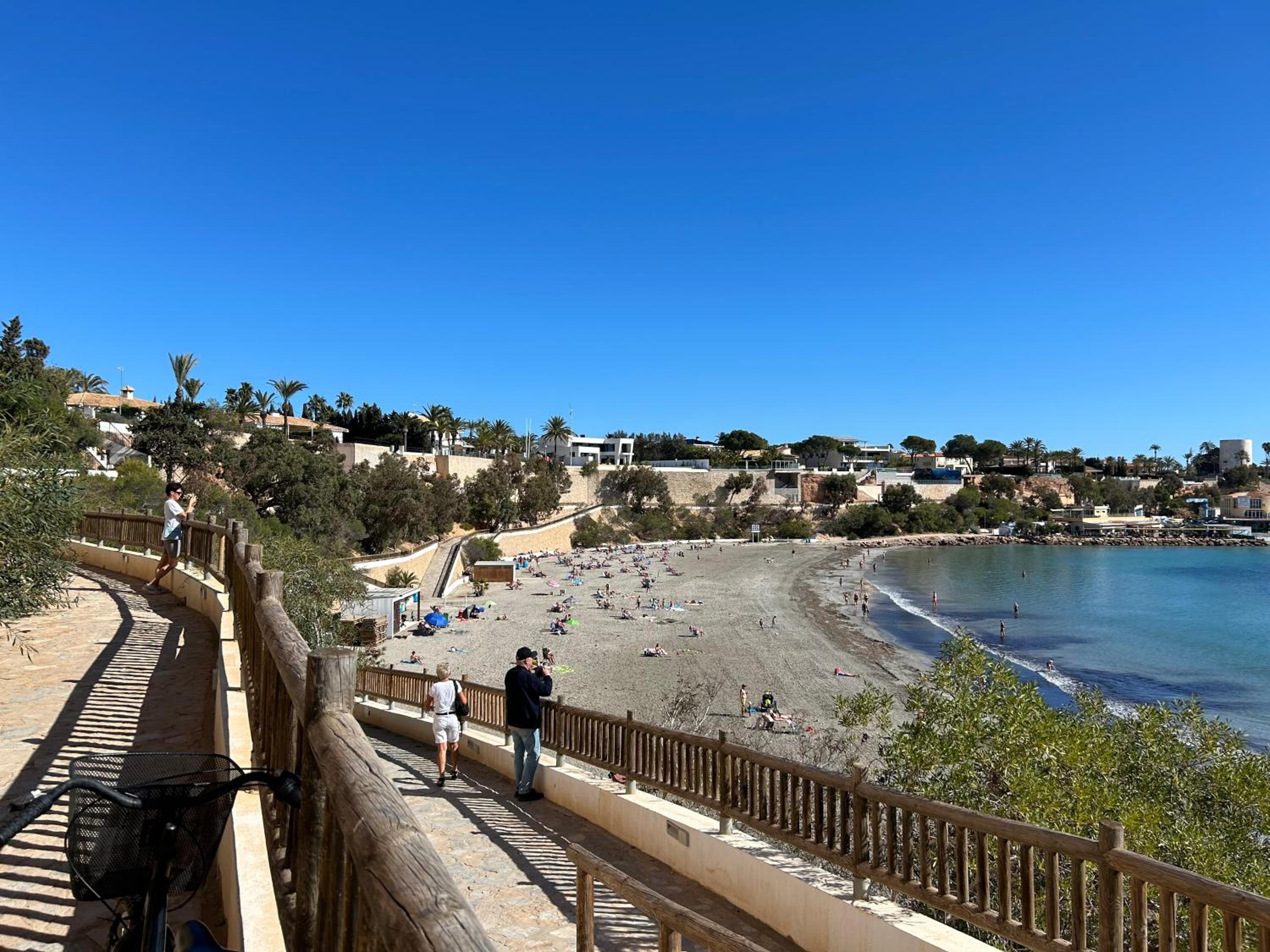 Sunny Paradise/El Paraiso Soleado