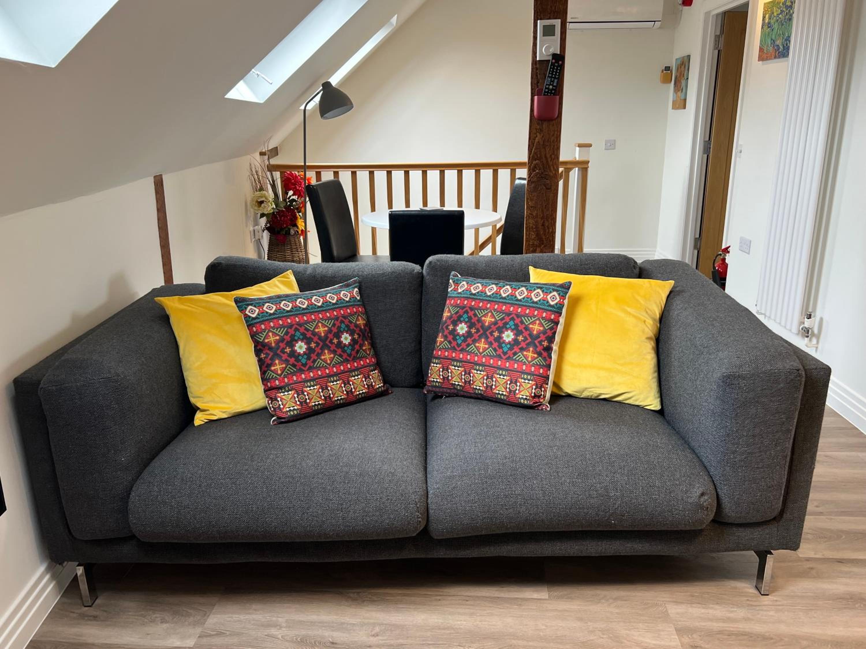 Glastonbury Secret Retreat- Split-Level 1 bedroom, 2 Single Bed view 2