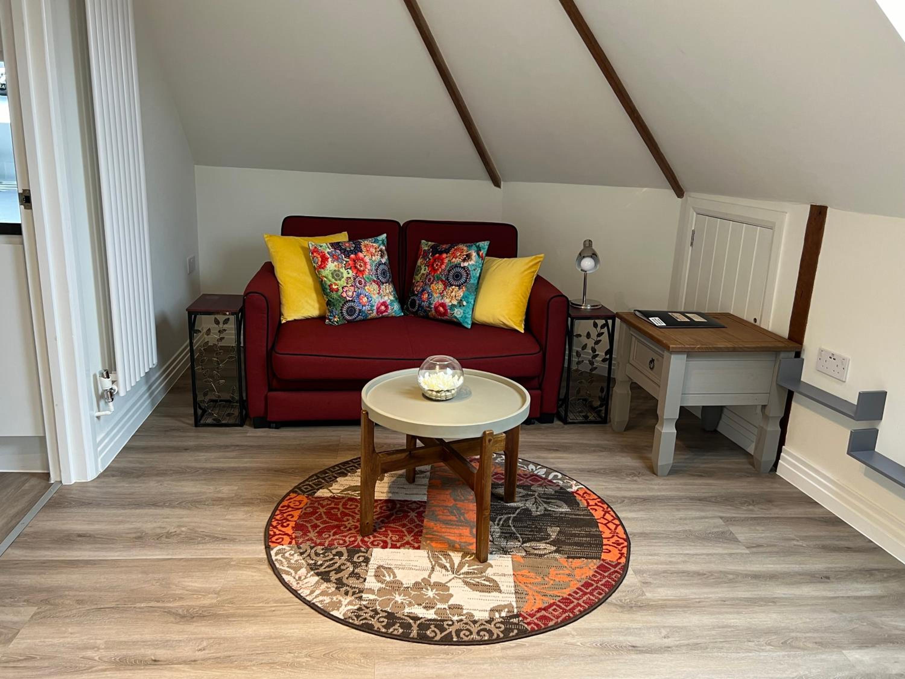 Glastonbury Secret Retreat- Split-Level 1 bedroom, 2 Single Bed view 3