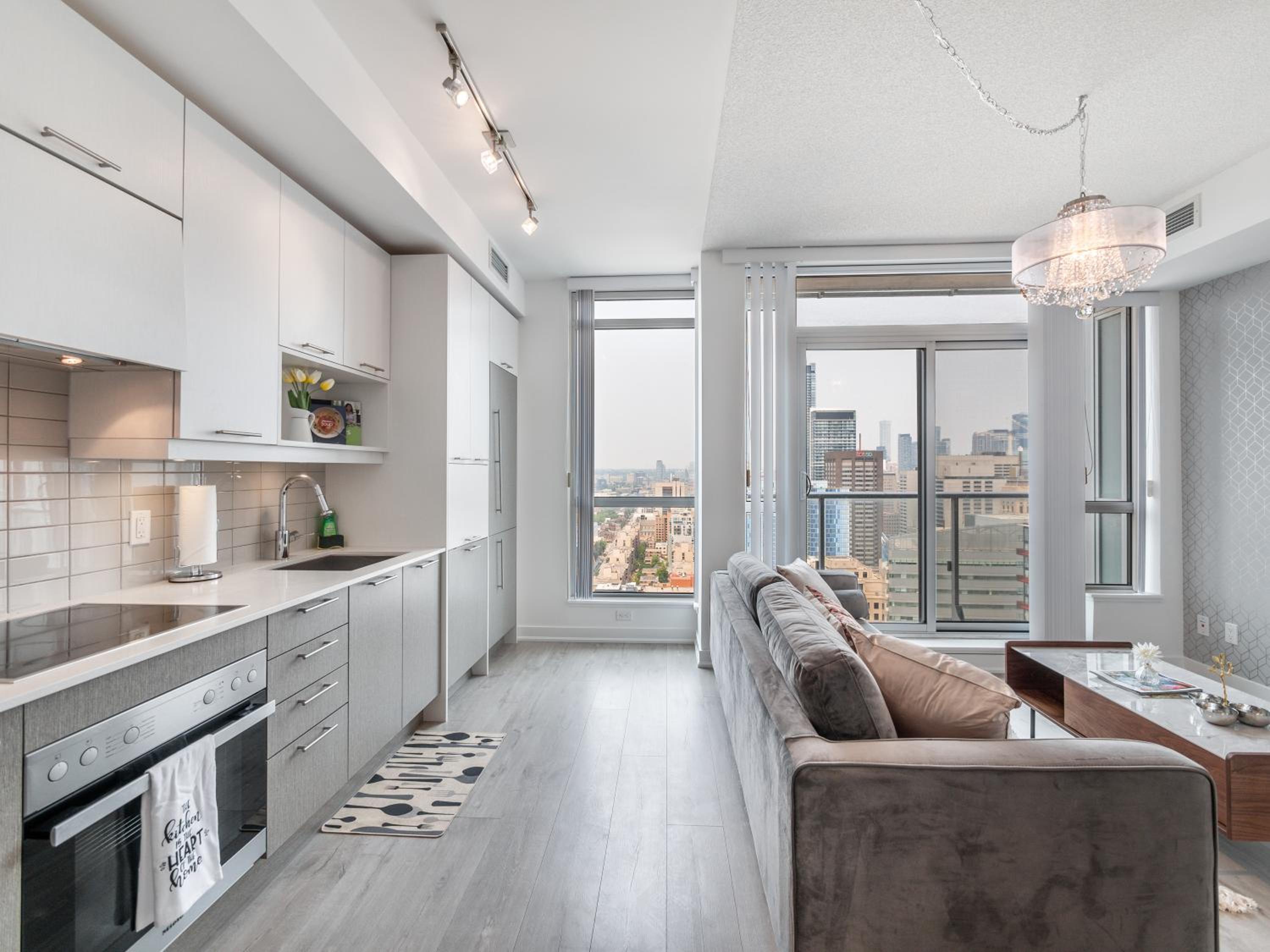 Designer One Bedroom Suite - Entertainment District Toronto