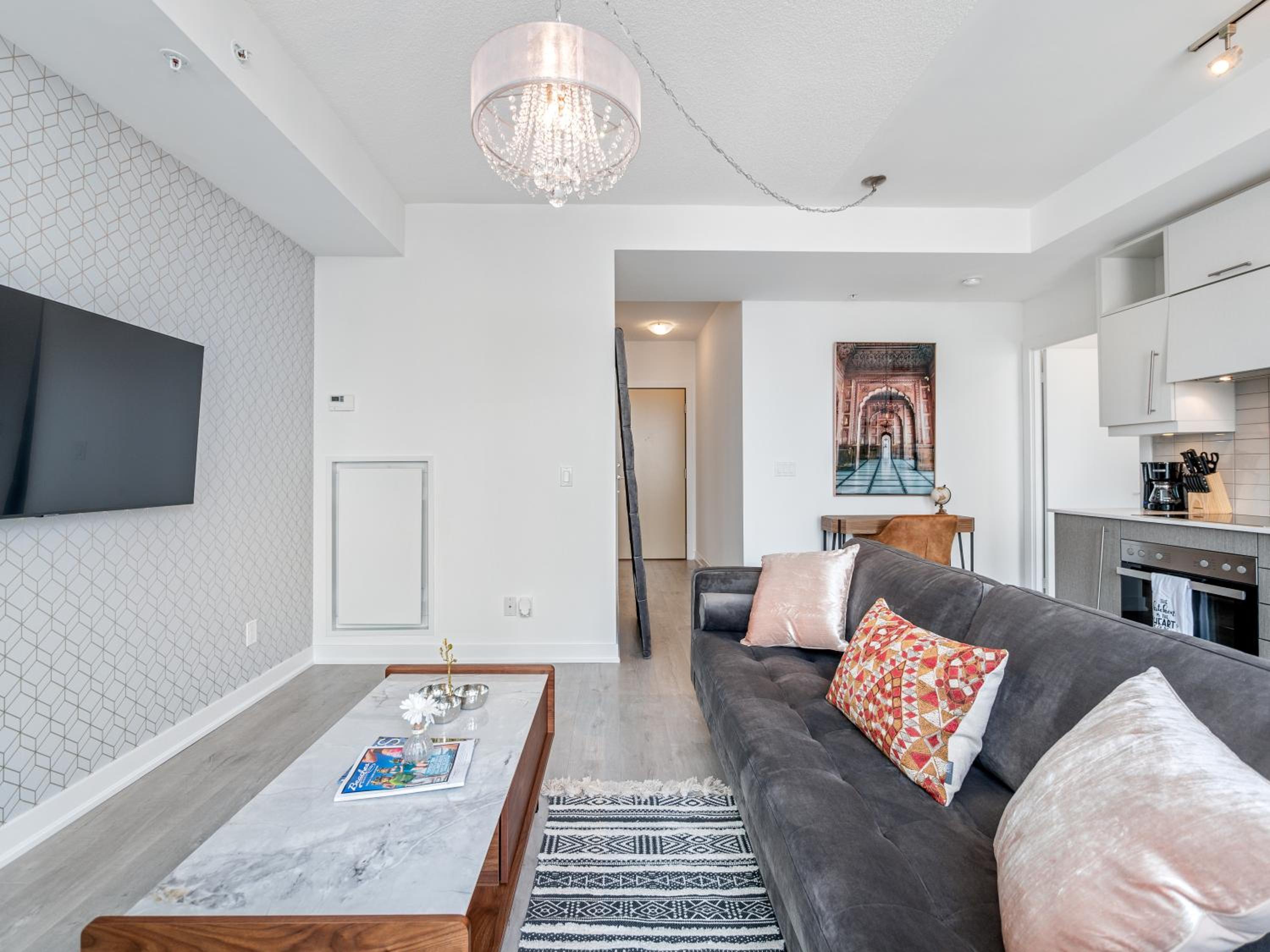 Designer One Bedroom Suite - Entertainment District Toronto