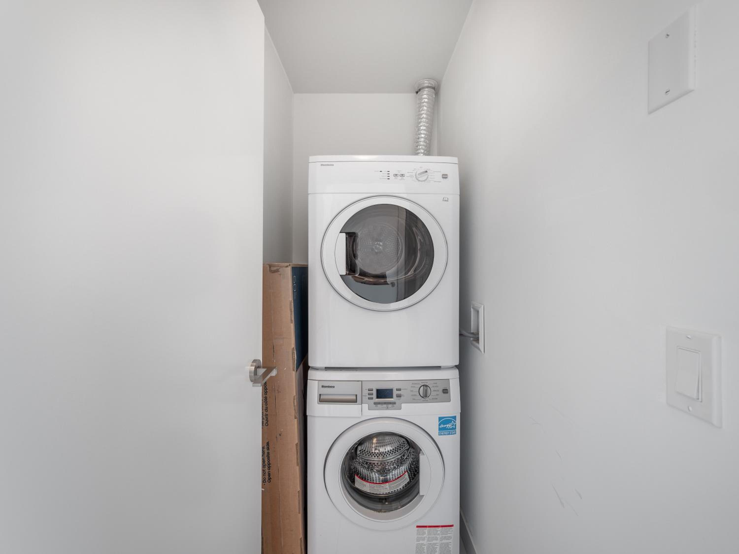 Designer One Bedroom Suite - Entertainment District Toronto