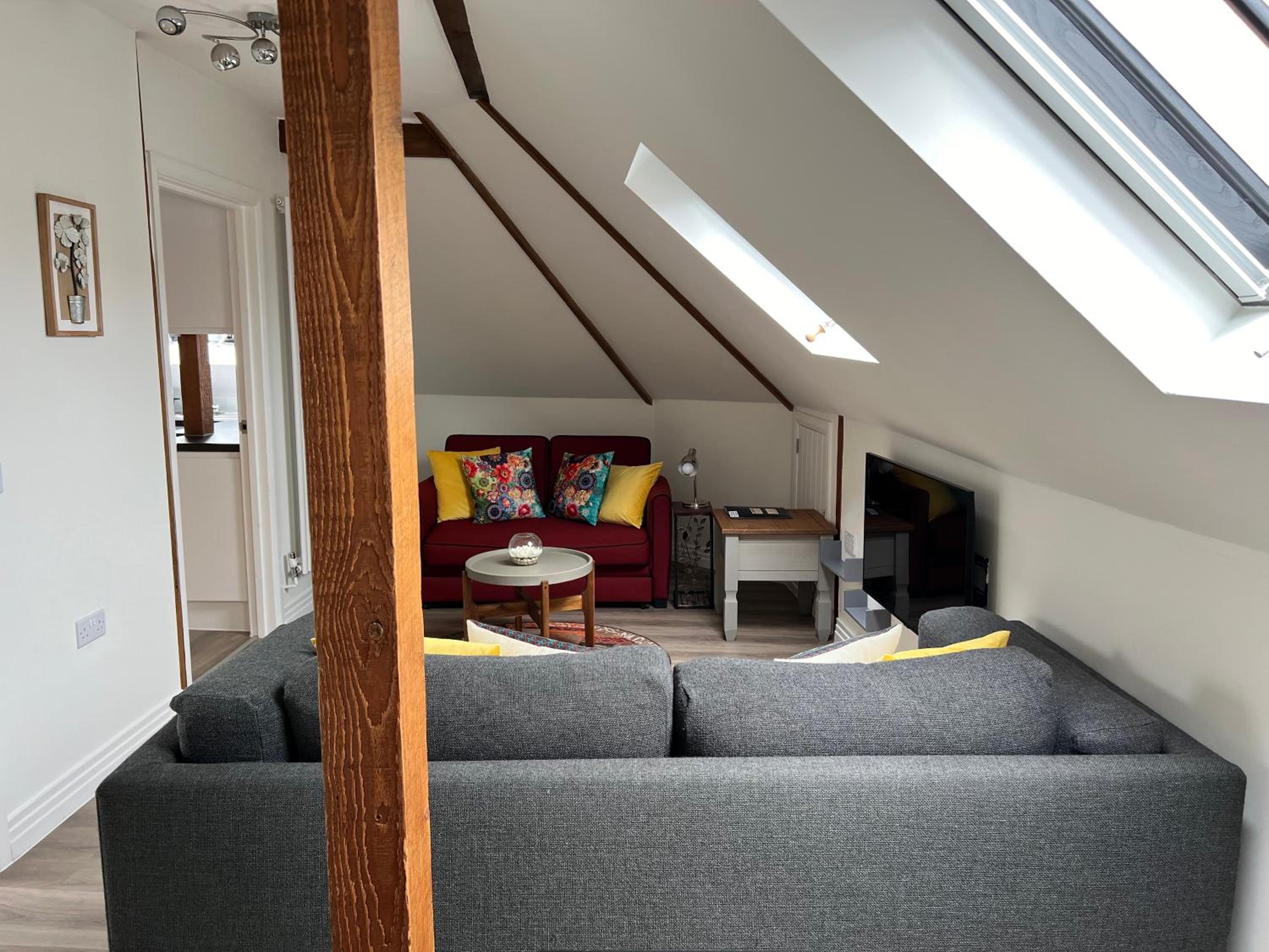 Glastonbury Secret Retreat- Split-Level 1 bedroom, 2 Single Bed view 4