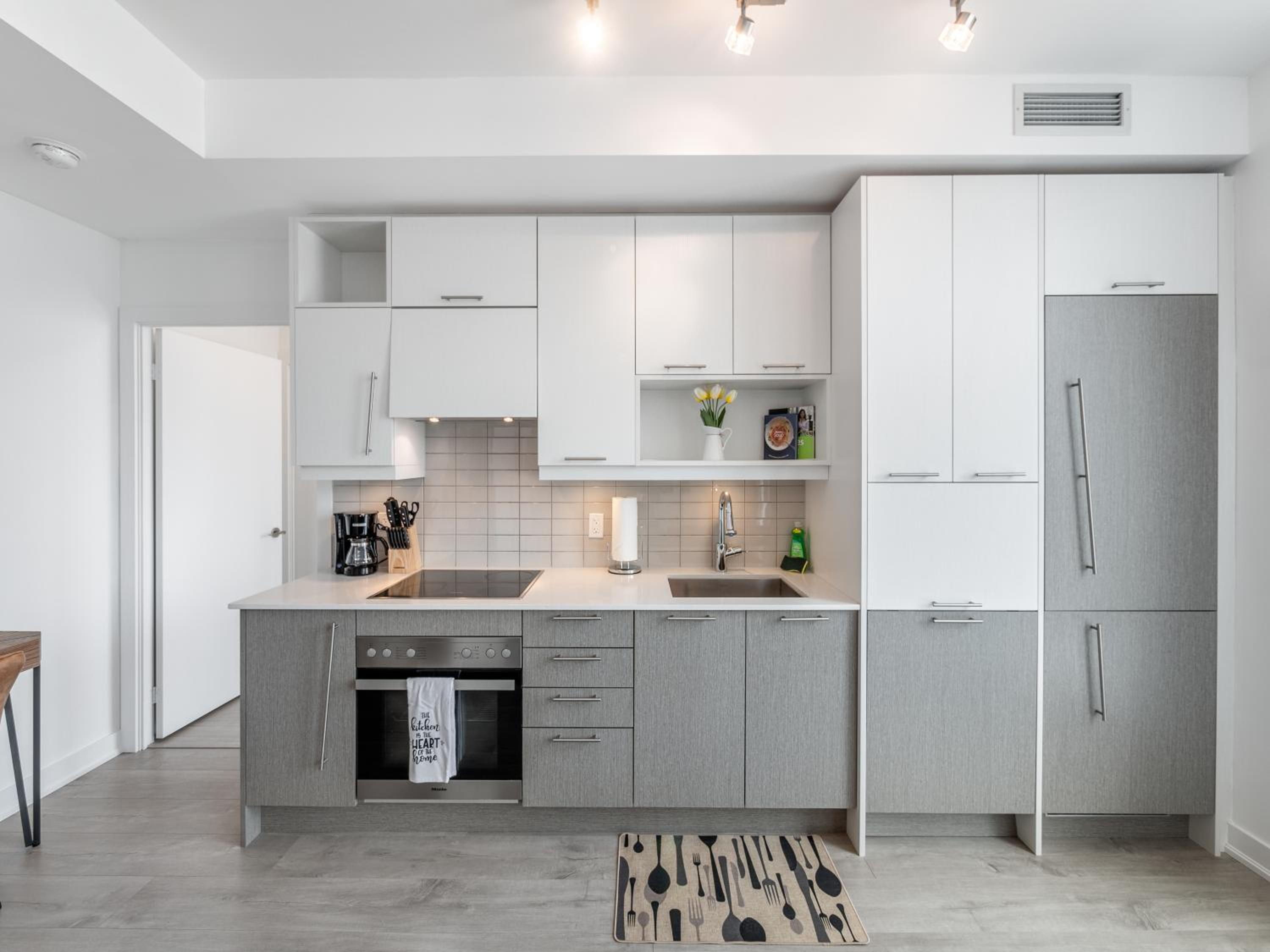 Designer One Bedroom Suite - Entertainment District Toronto