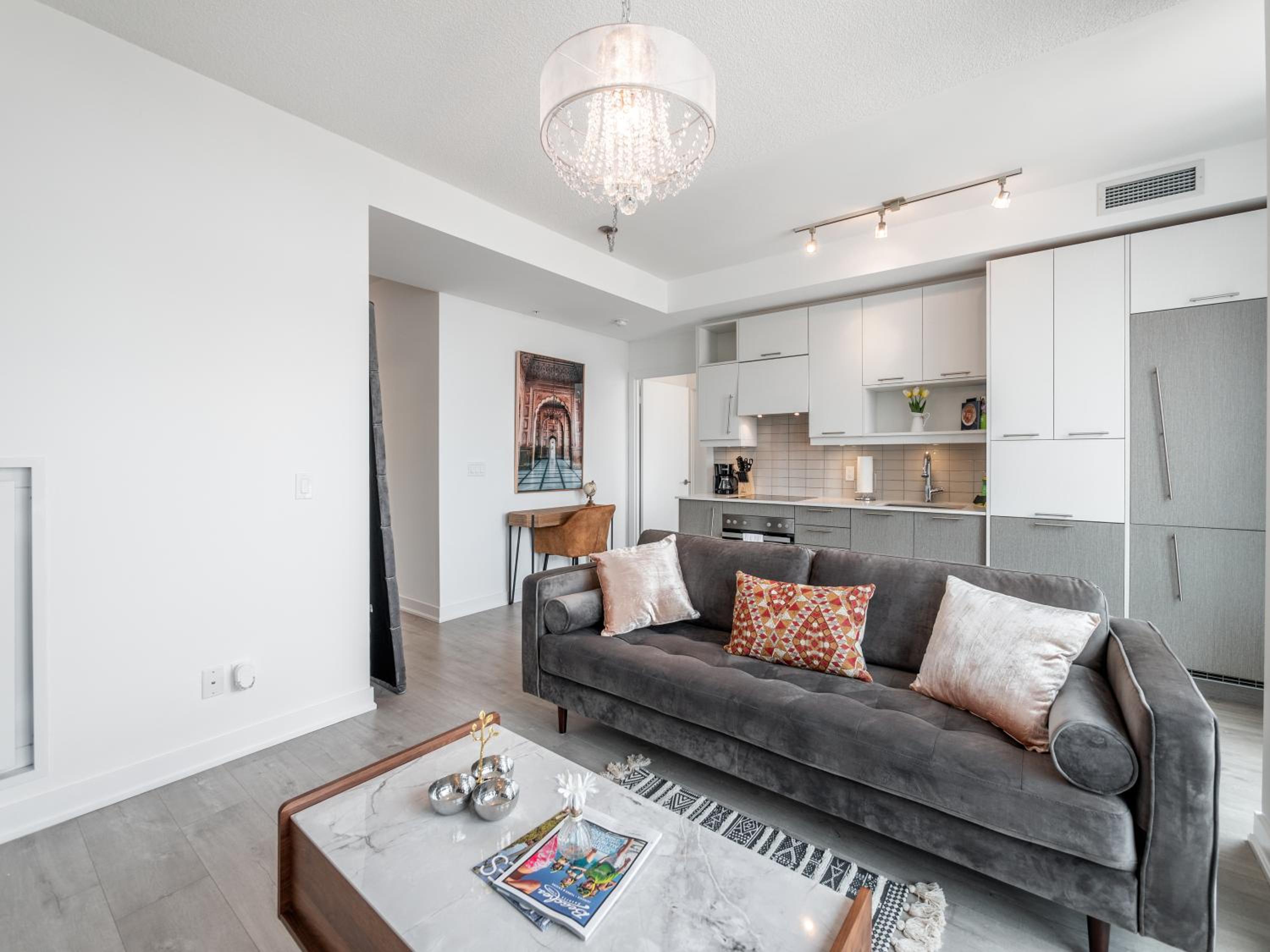 Designer One Bedroom Suite - Entertainment District Toronto