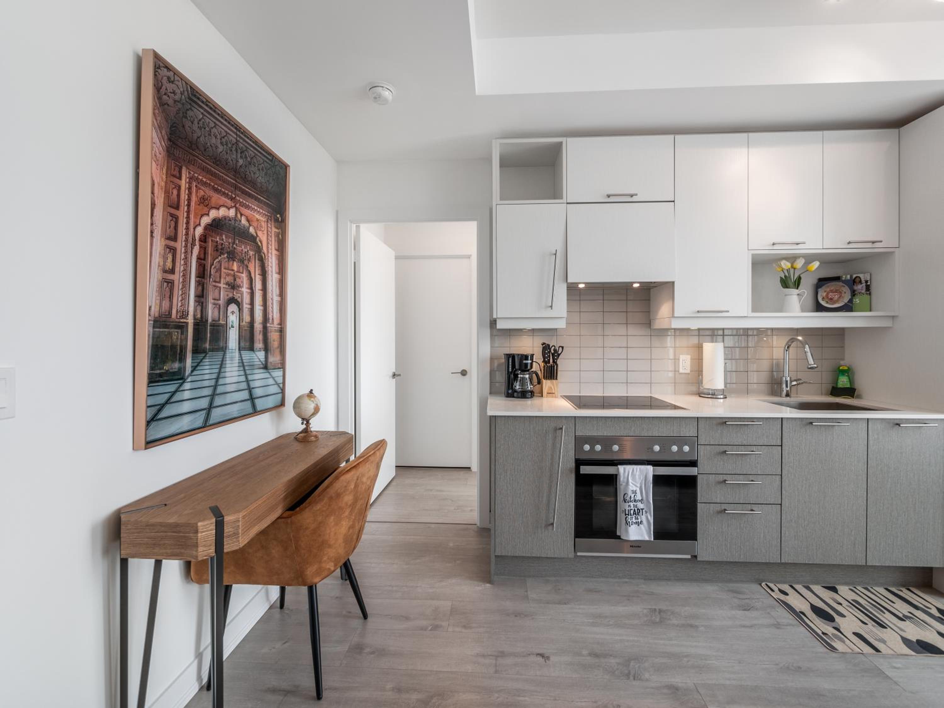 Designer One Bedroom Suite - Entertainment District Toronto