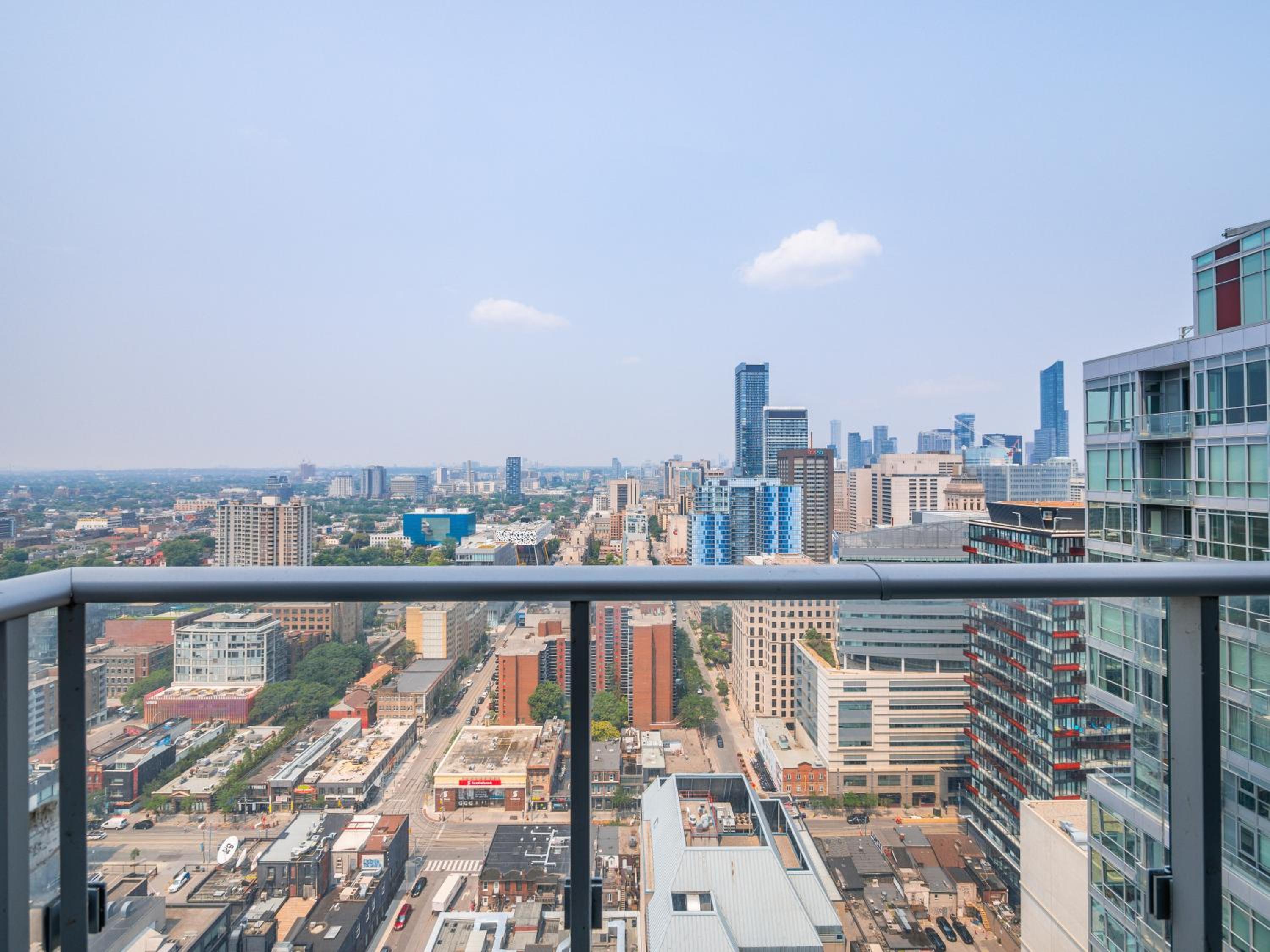 Designer One Bedroom Suite - Entertainment District Toronto
