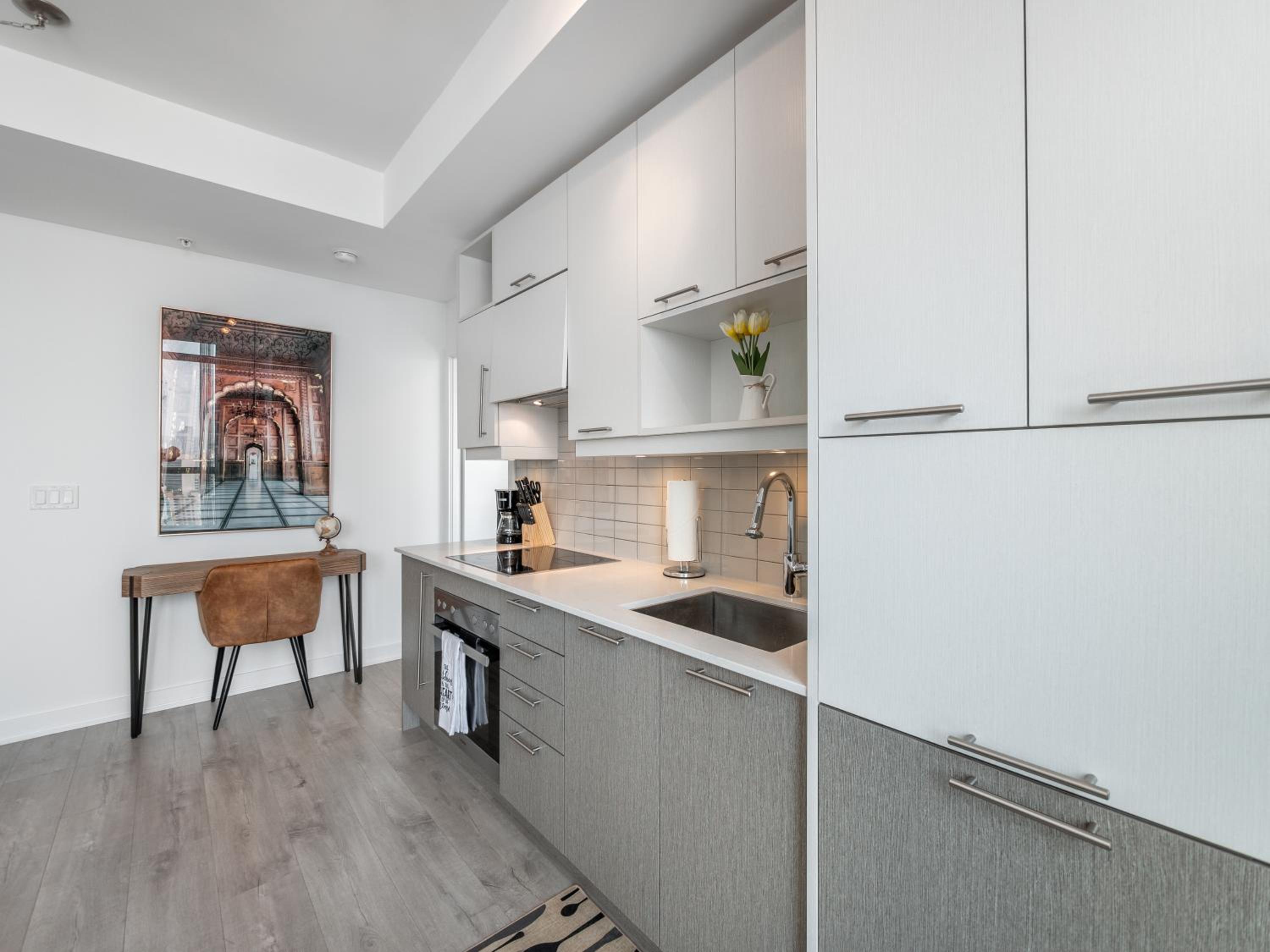 Designer One Bedroom Suite - Entertainment District Toronto