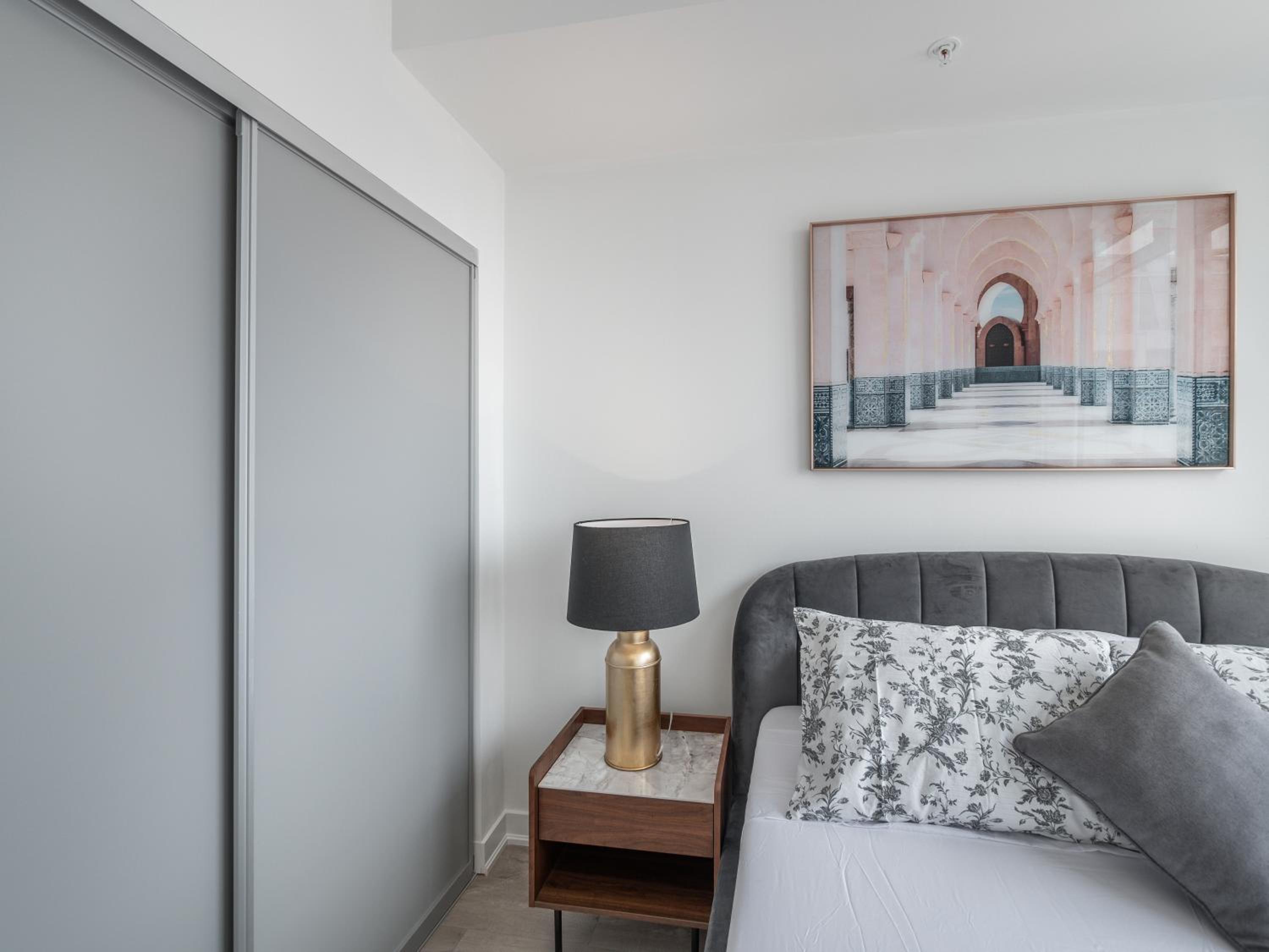 Designer One Bedroom Suite - Entertainment District Toronto