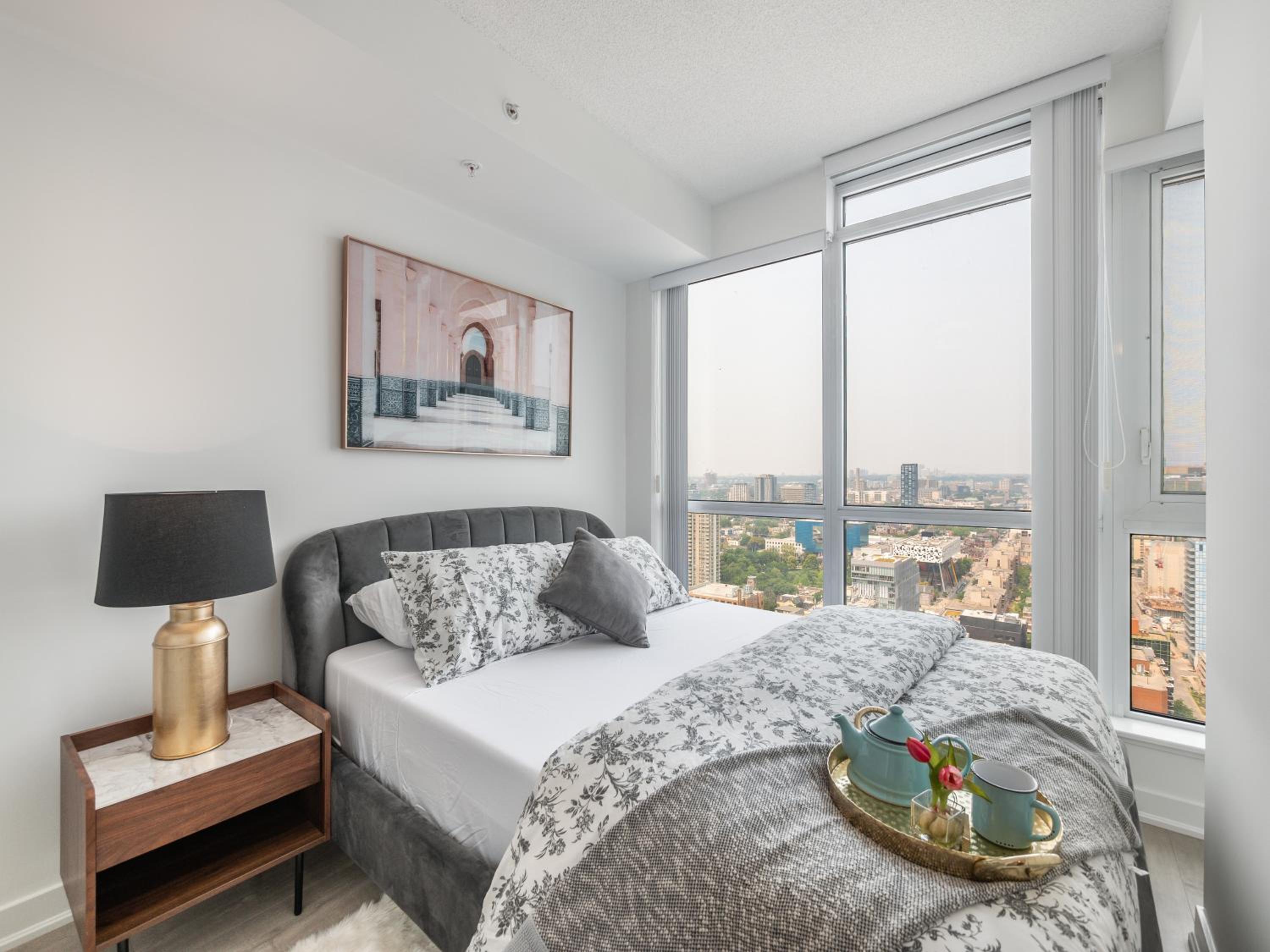 Designer One Bedroom Suite - Entertainment District Toronto