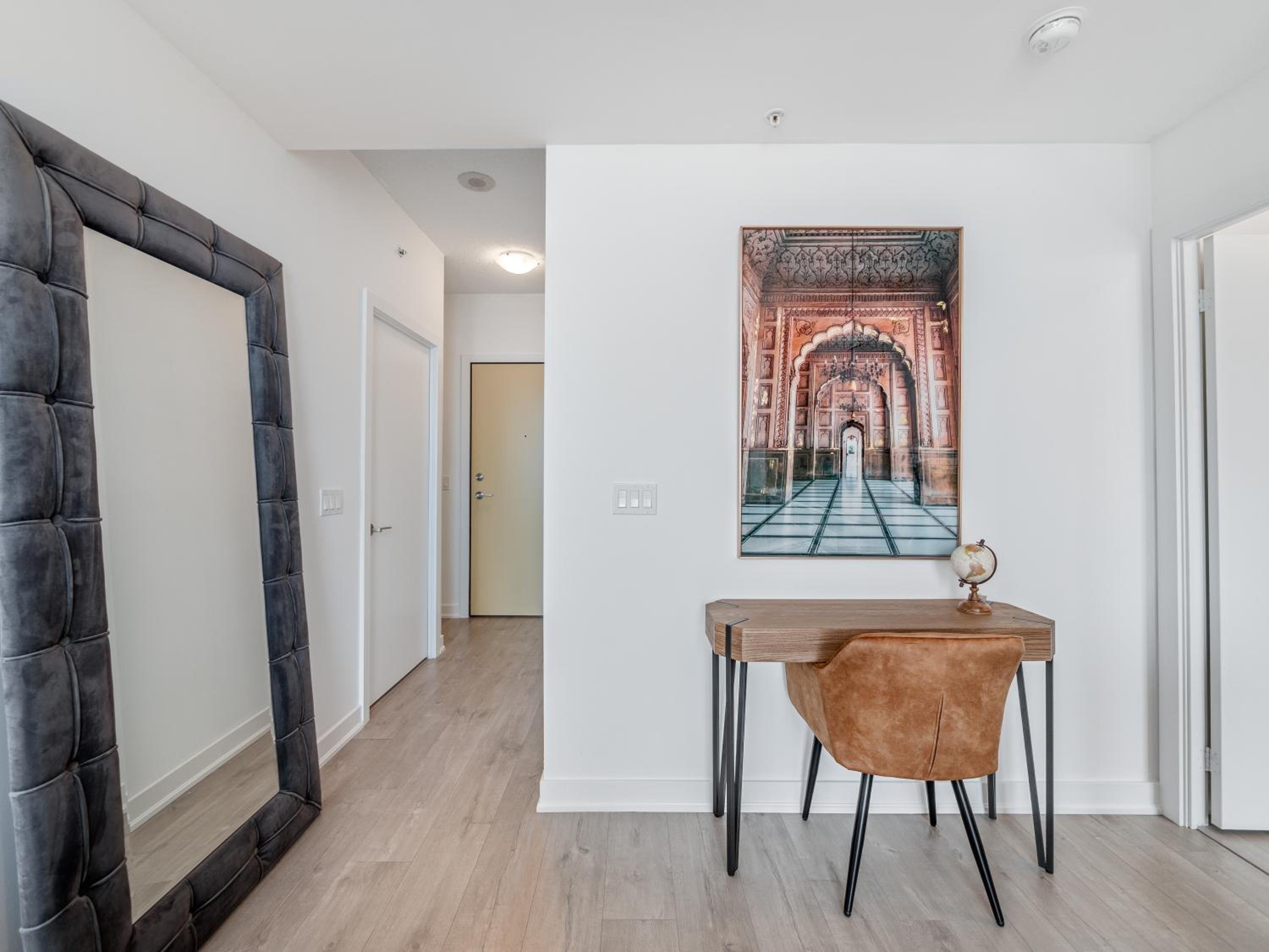 Designer One Bedroom Suite - Entertainment District Toronto