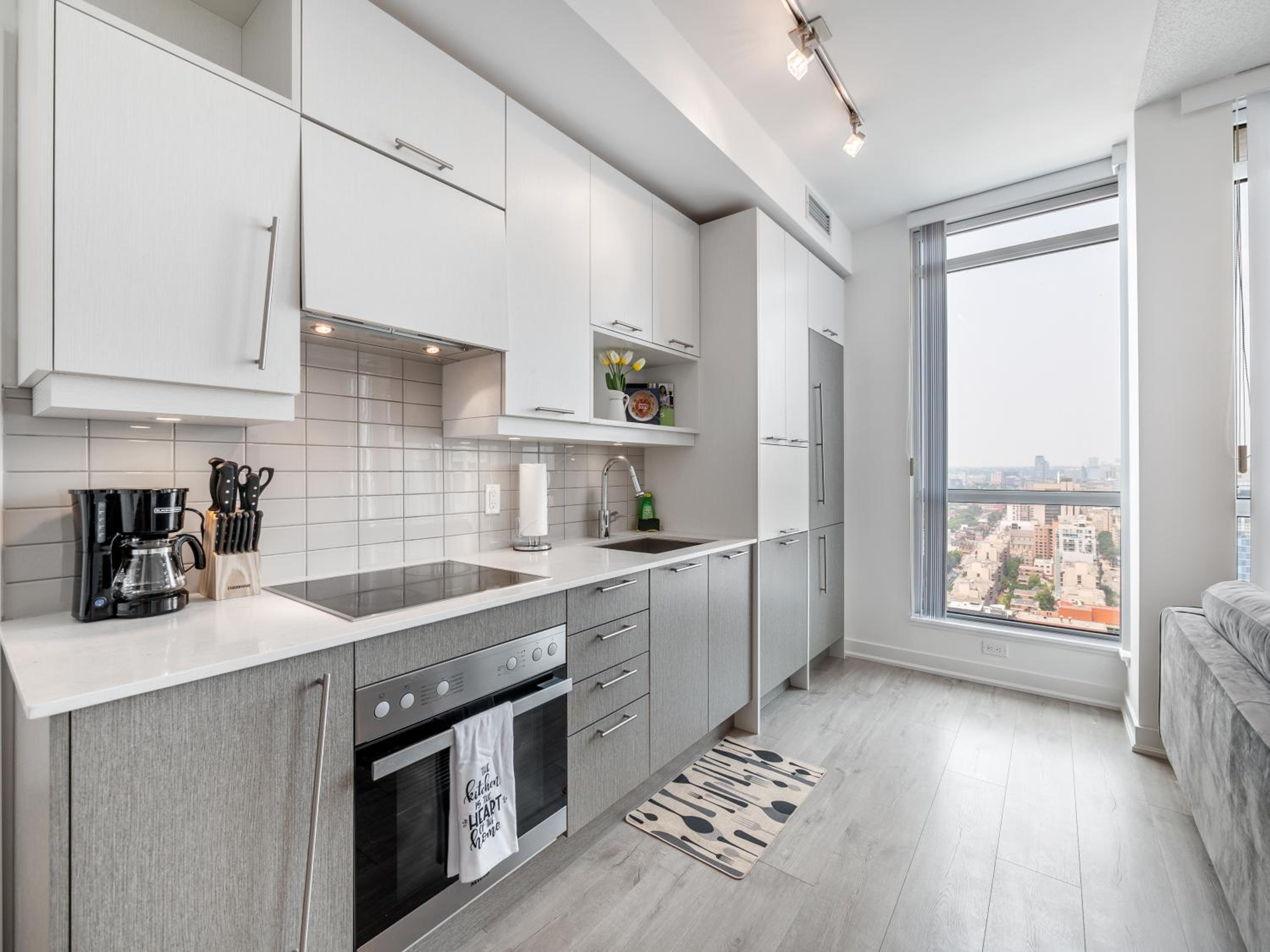 Designer One Bedroom Suite - Entertainment District Toronto