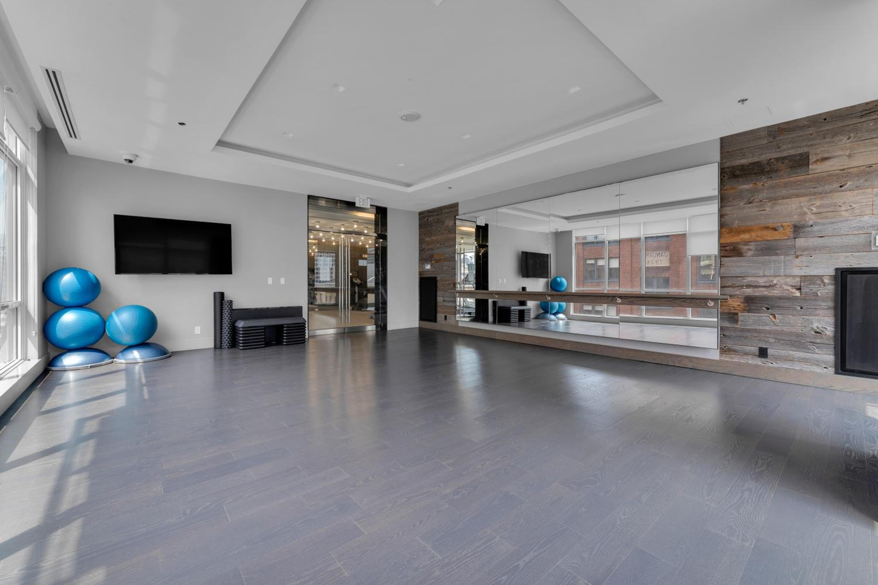 Designer One Bedroom Suite - Entertainment District Toronto