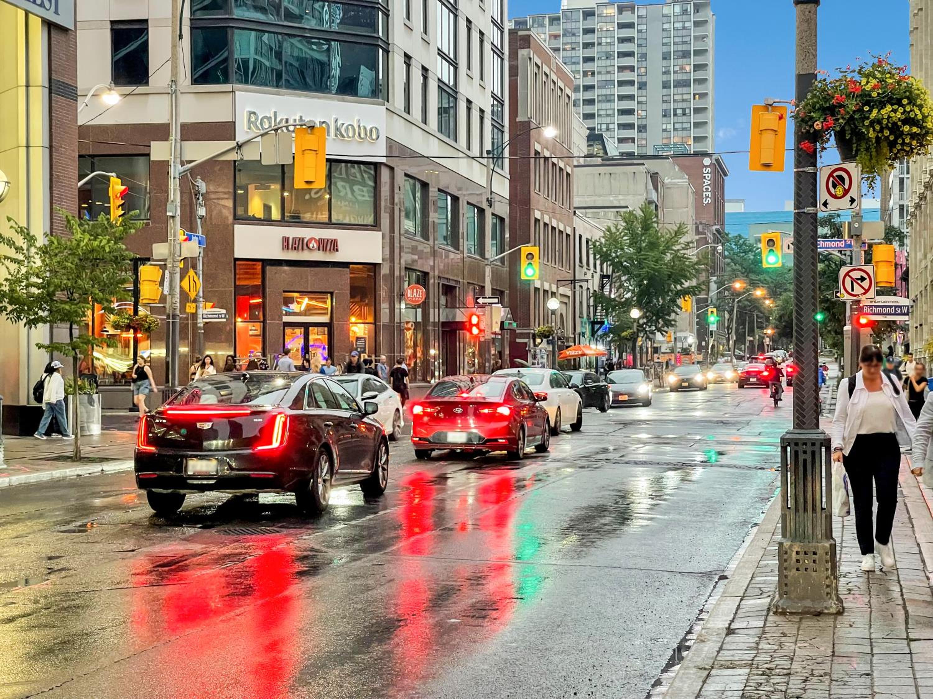 Designer One Bedroom Suite - Entertainment District Toronto