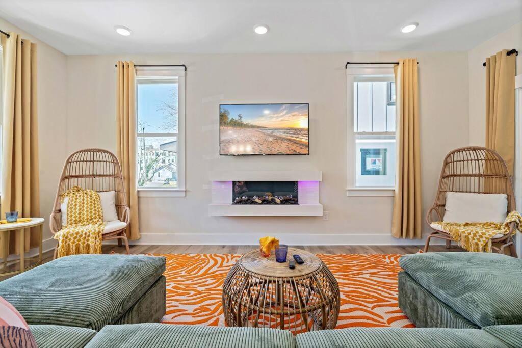 3bd Contemporary in Raleigh: 5mins to Downtown view 3