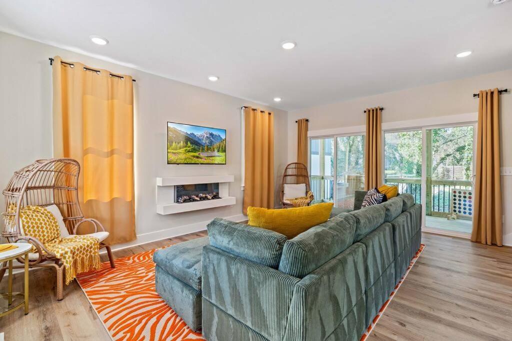 3bd Contemporary in Raleigh: 5mins to Downtown view 4