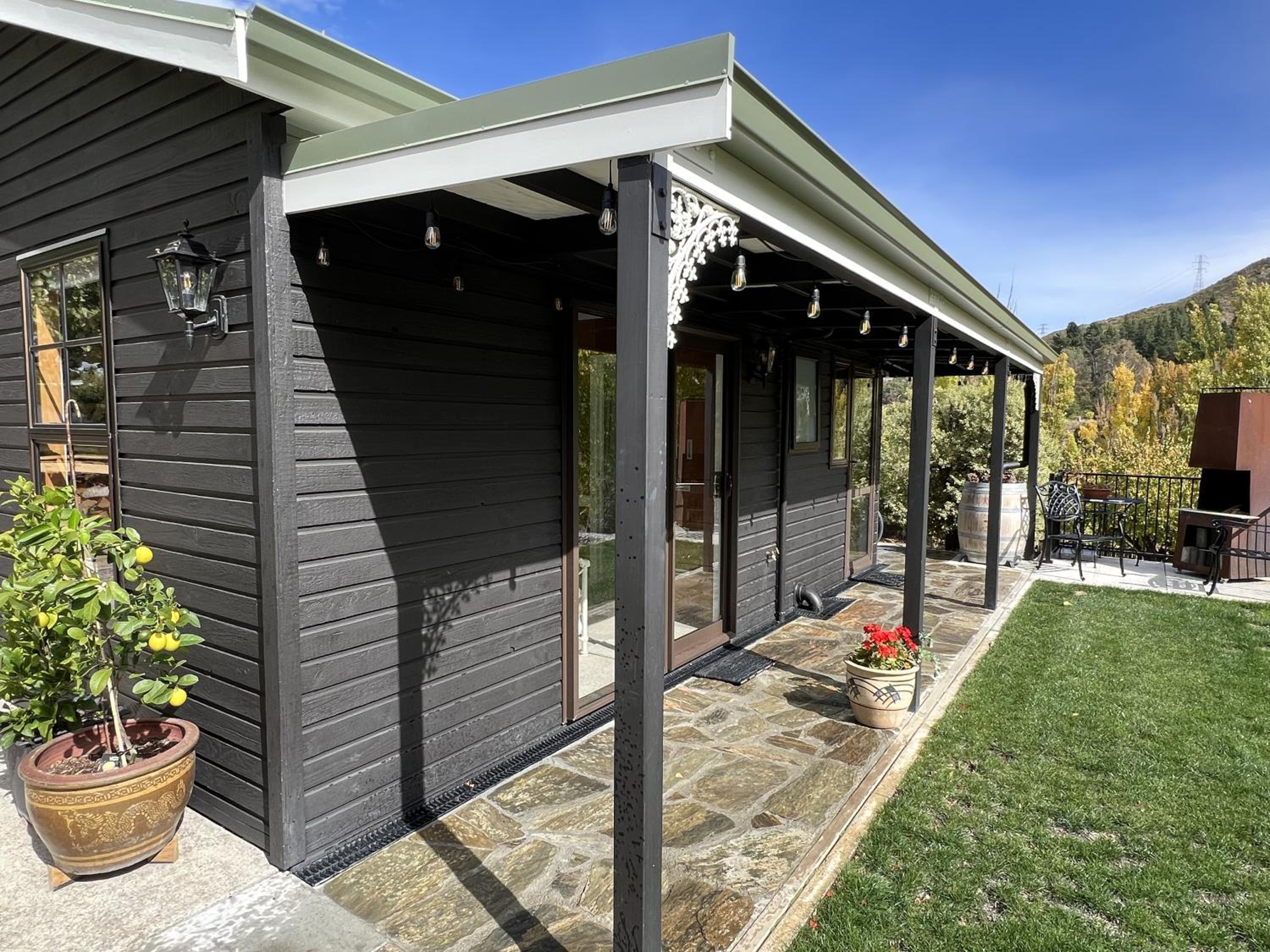 Hotel Pyke Cottage, Clyde - Image 1