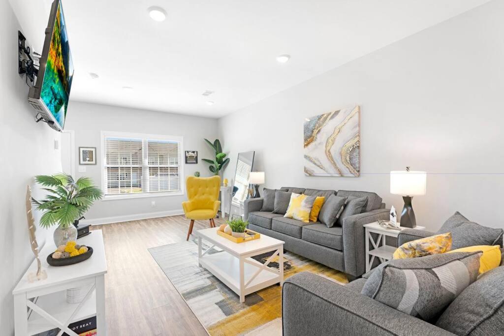 Make Lemonade in luxury w king bed and free parking plus 40 minutes to Nashville view 4
