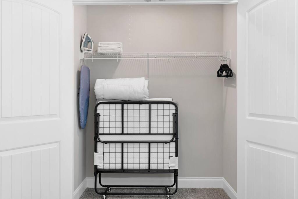 Make Lemonade in luxury w king bed and free parking plus 40 minutes to Nashville view 2