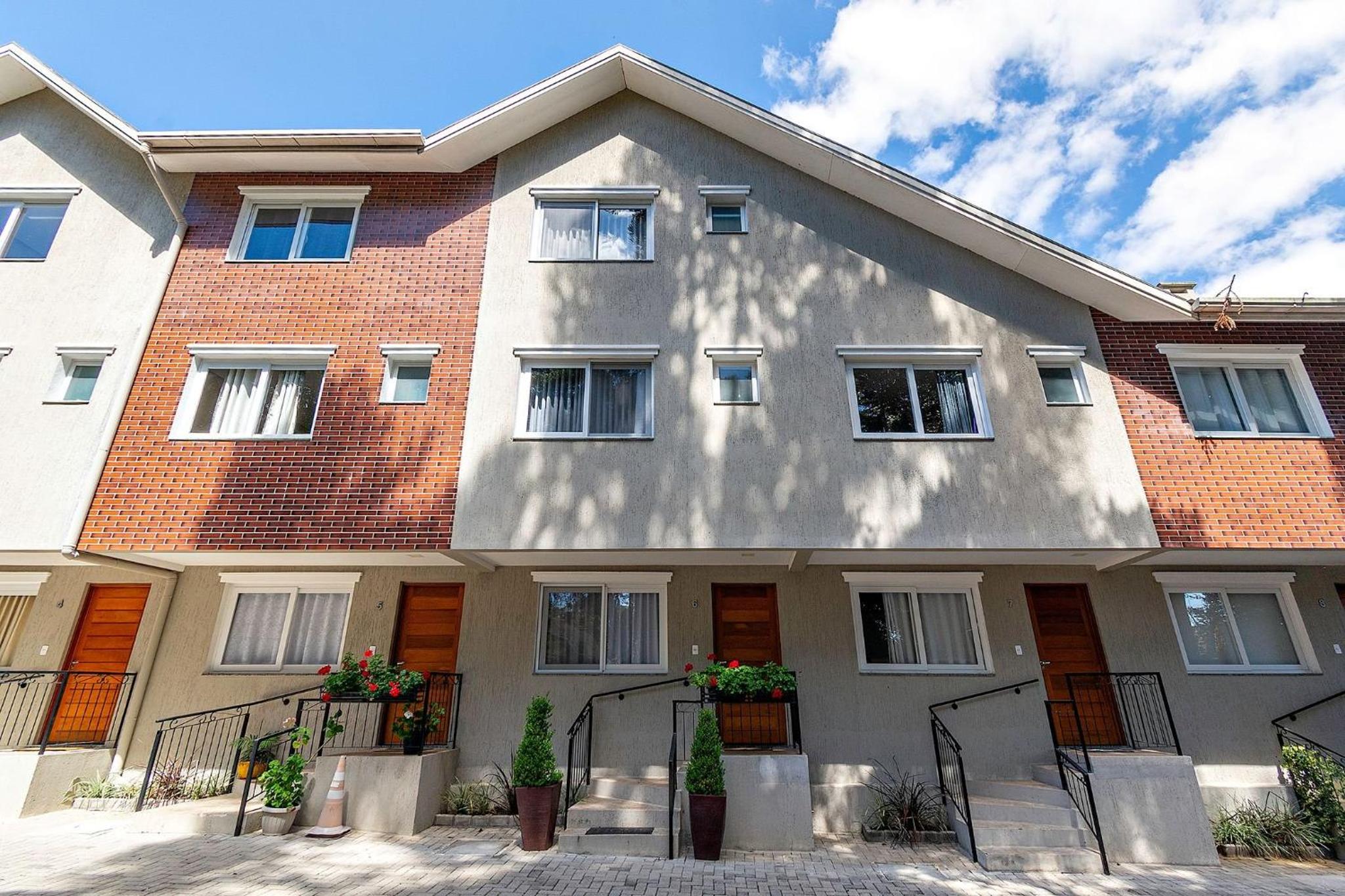 Casa em condomínio até 8 p e 2 vagas