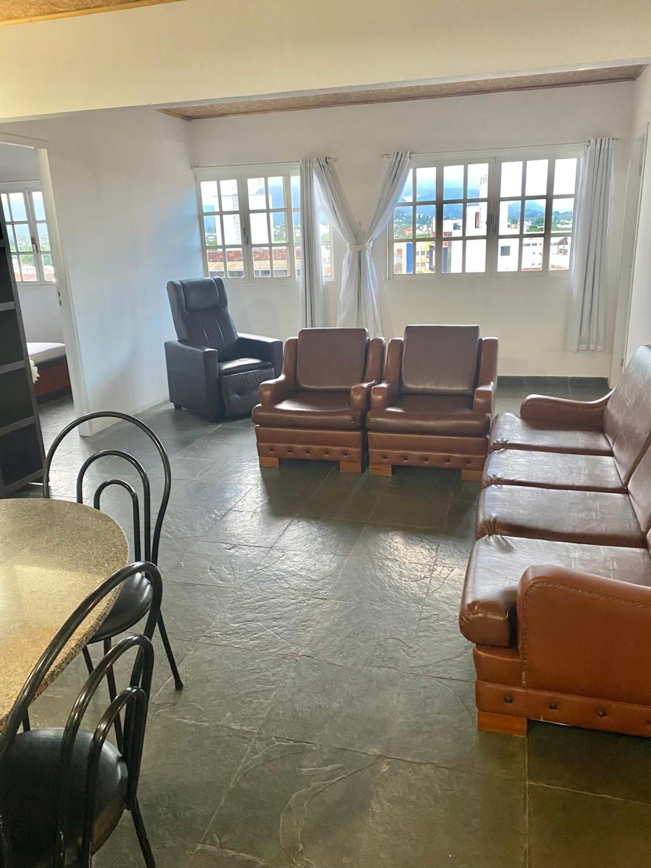 CASA EM GUARAPARI