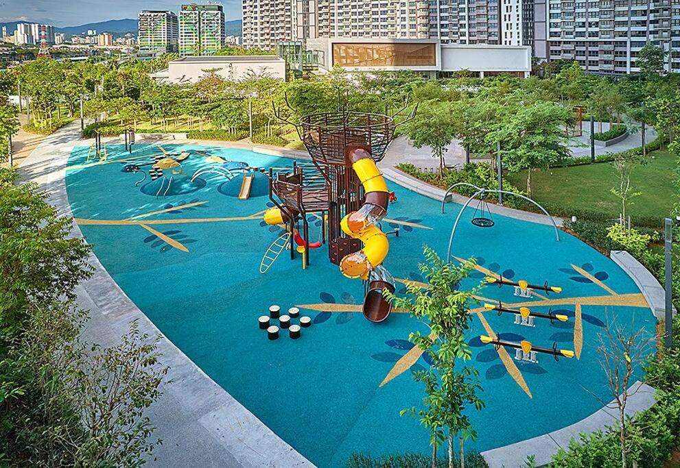 M Vertica-Little Green Haven Infinity Pool Gym