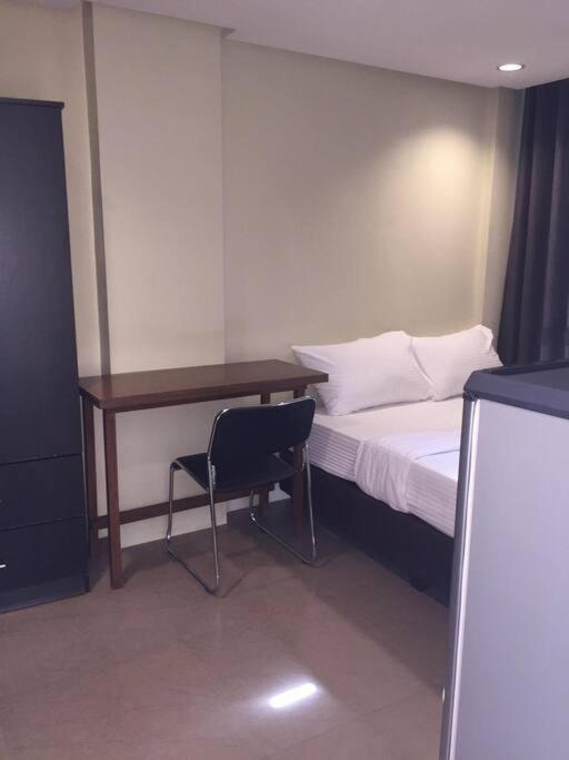 Spacious Studio Apartment B202 view 5