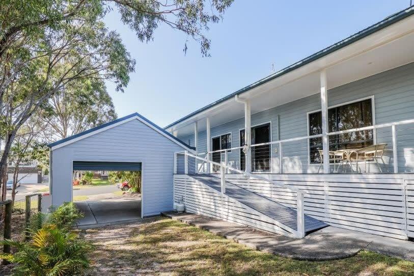 Agnes Bliss – Luxe 4BDR Coastal Retreat, Sleeps 12, Expansive Deck, Prime Central Location Agnes Water 1770