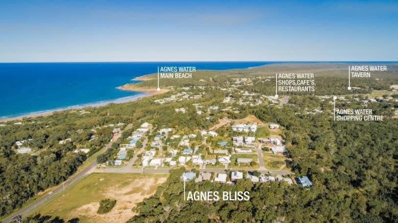Agnes Bliss – Luxe 4BDR Coastal Retreat, Sleeps 12, Expansive Deck, Prime Central Location Agnes Water 1770