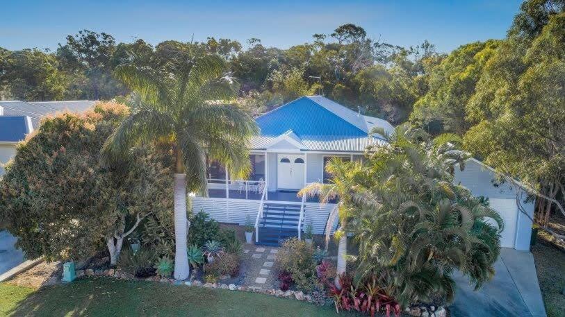 Agnes Bliss – Luxe 4BDR Coastal Retreat, Sleeps 12, Expansive Deck, Prime Central Location Agnes Water 1770