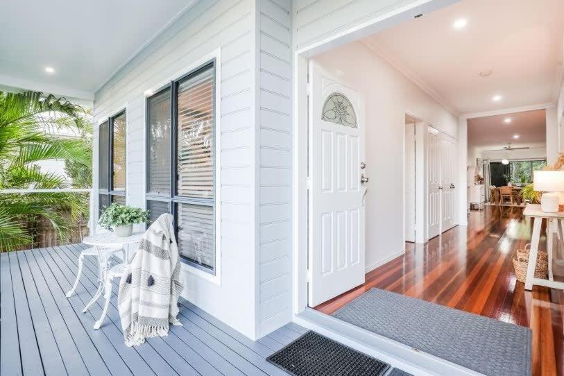 Agnes Bliss – Luxe 4BDR Coastal Retreat, Sleeps 12, Expansive Deck, Prime Central Location Agnes Water 1770