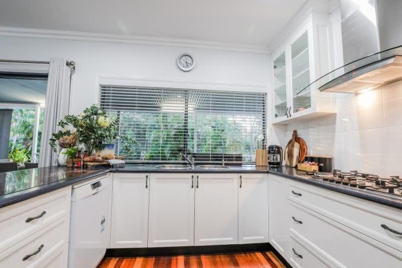 Agnes Bliss – Luxe 4BDR Coastal Retreat, Sleeps 12, Expansive Deck, Prime Central Location Agnes Water 1770