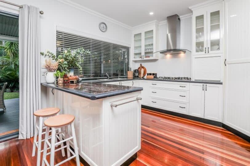Agnes Bliss – Luxe 4BDR Coastal Retreat, Sleeps 12, Expansive Deck, Prime Central Location Agnes Water 1770