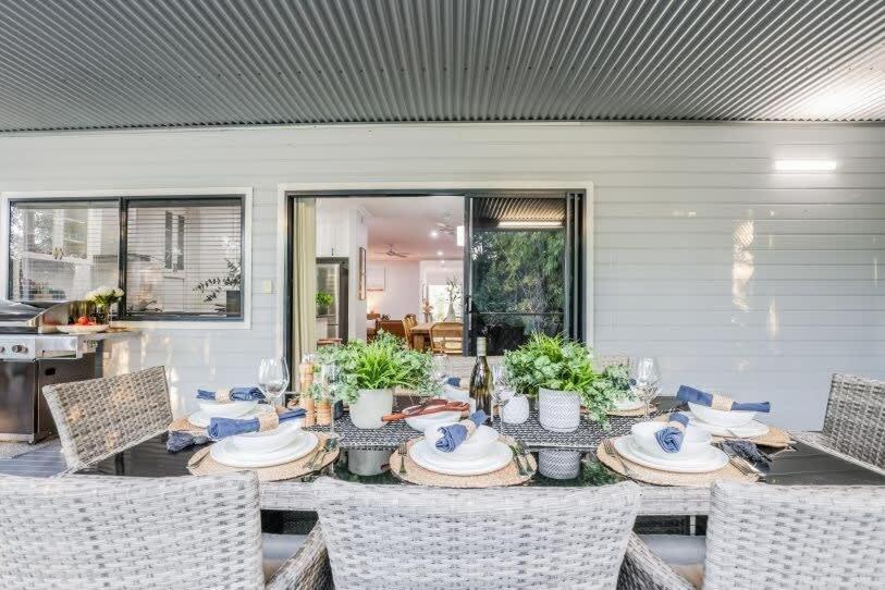 Agnes Bliss – Luxe 4BDR Coastal Retreat, Sleeps 12, Expansive Deck, Prime Central Location Agnes Water 1770