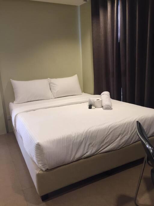 Spacious Studio Apartment B203 view 4