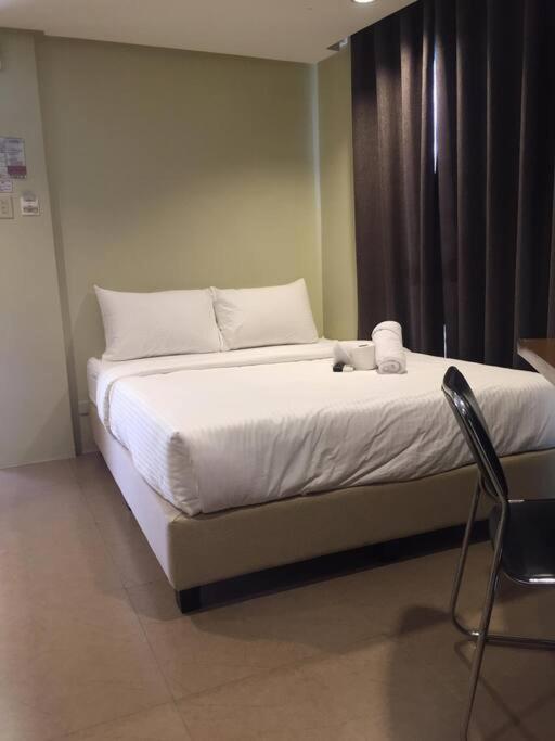Spacious Studio Apartment B203 view 5