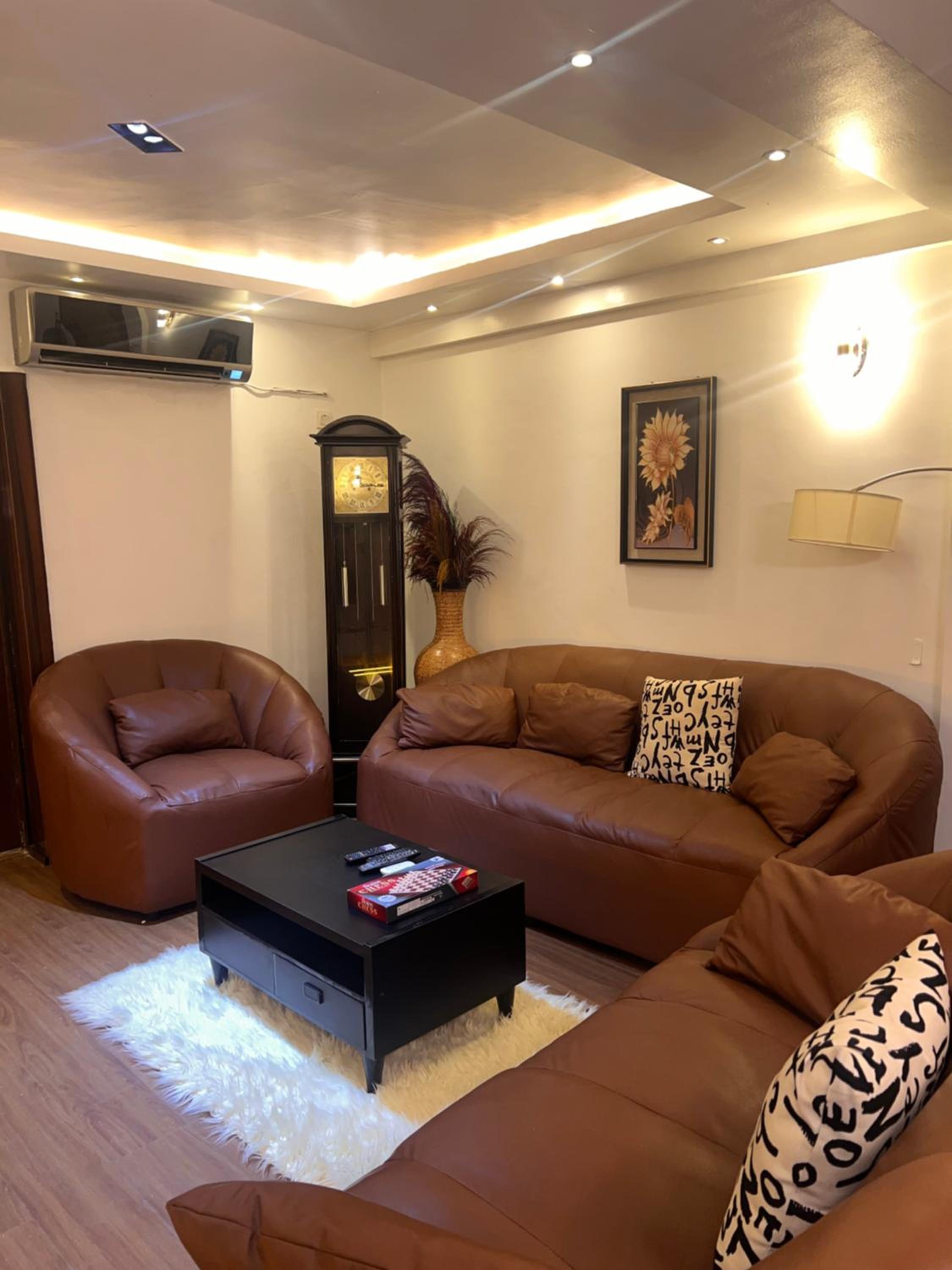 Luxury 2 Bedroom Apartment in the Heart of WUSE 2, WIFI,NETFLIX, 24hrs Light, YouTube, AirPlay view 4