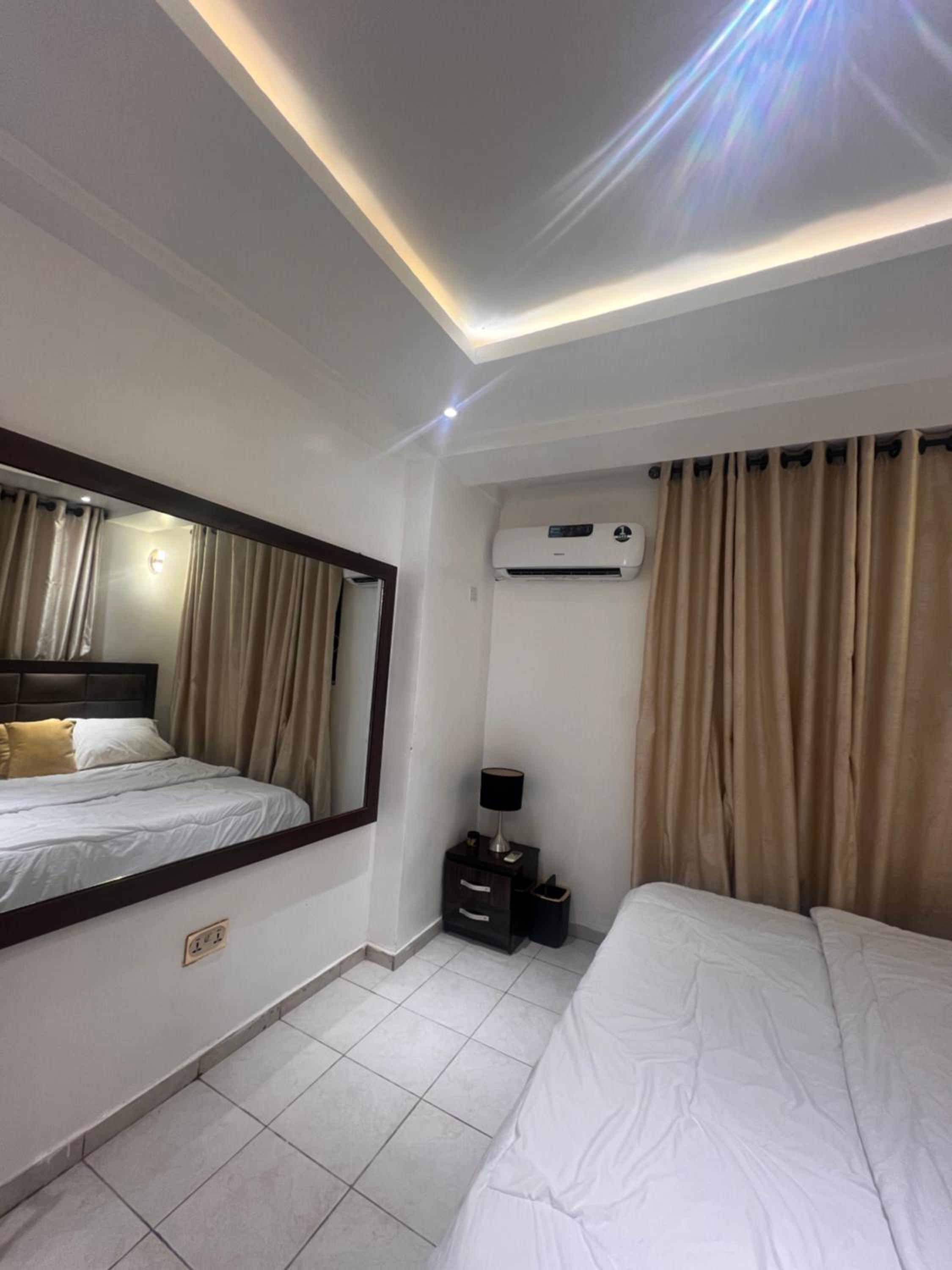 Luxury 2 Bedroom Apartment in the Heart of WUSE 2, WIFI,NETFLIX, 24hrs Light, YouTube, AirPlay view 2
