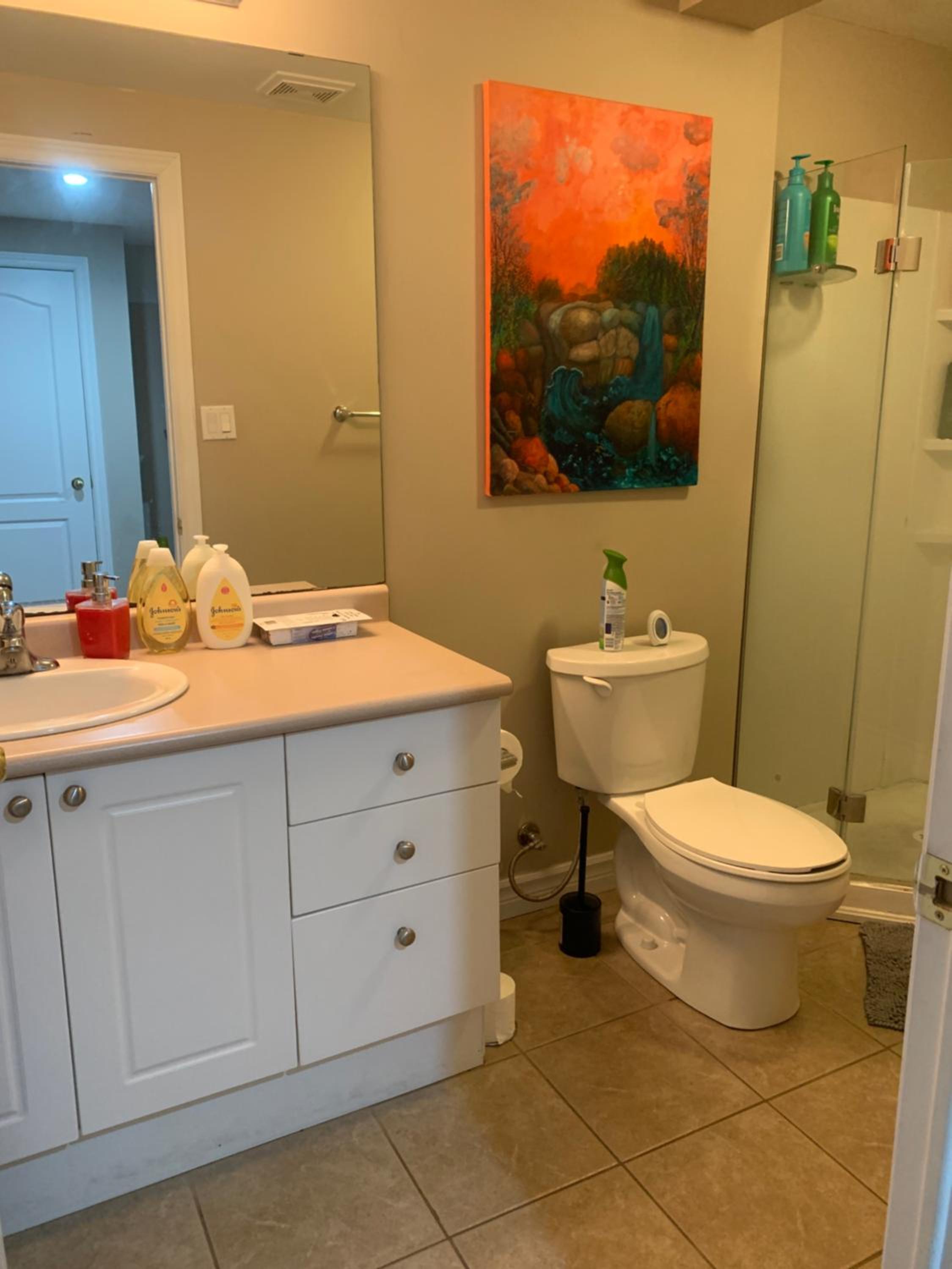 Guelph Vacations - A bedroom in a basement - Property Image 15