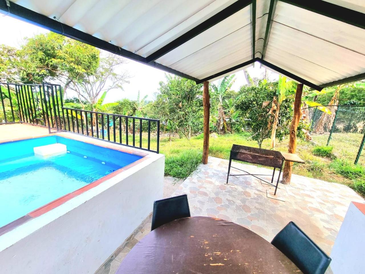 cabaña barbosa-velez con piscina